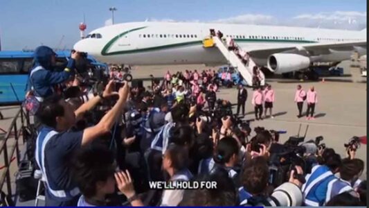 Hong-Kong-International-Airport-welcome-Cristiano-ronaldo-beats-lionel-messi