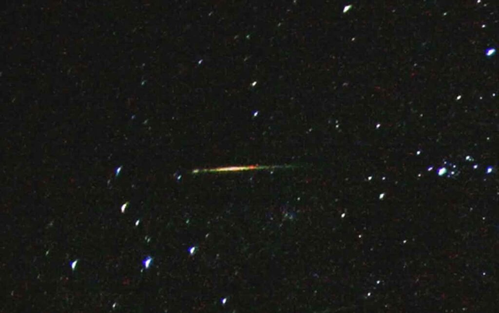 Eta-Aquariid-Comet1